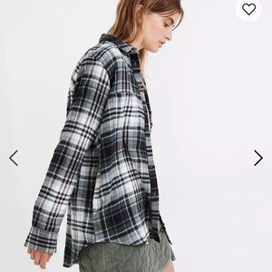 oversized plaid button-down.complete with hand-warming pockets. Size small, new